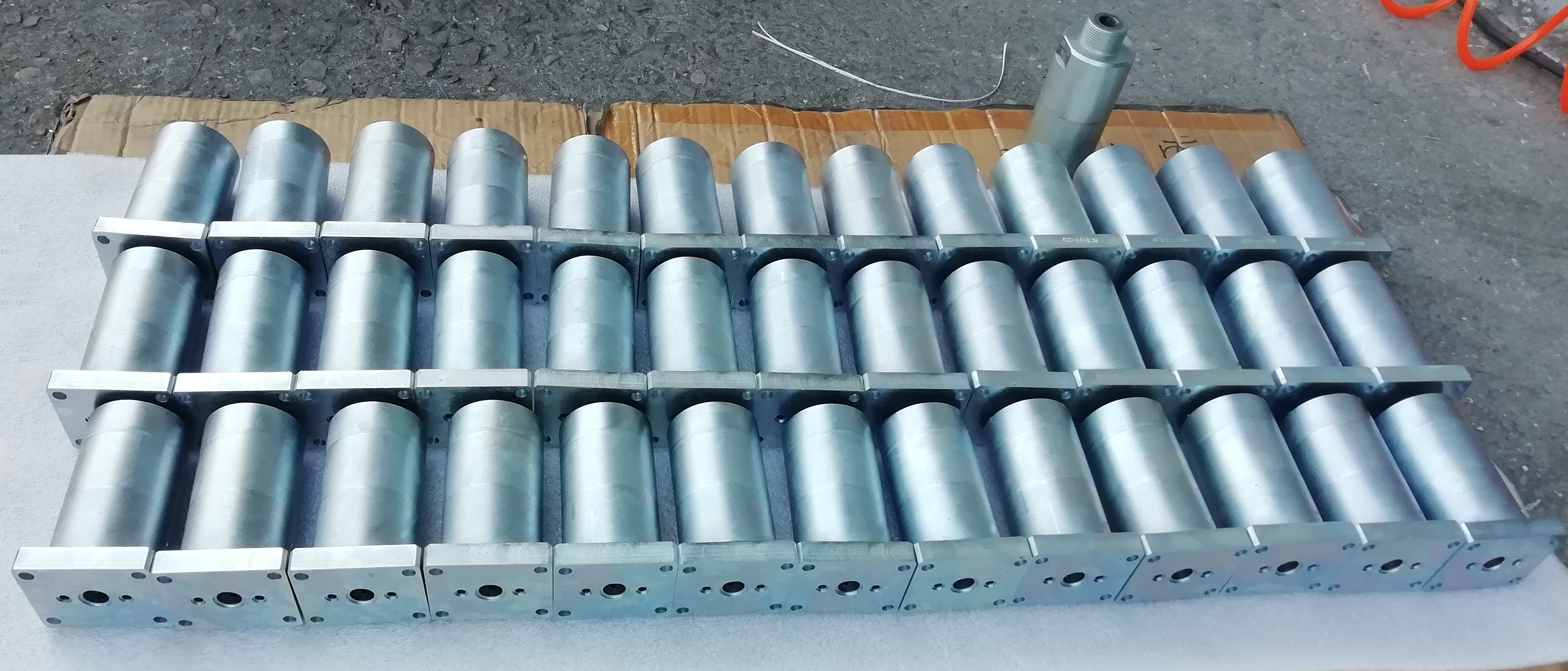 德思宏法蘭式液壓增壓器 德思宏法蘭式液壓增壓器